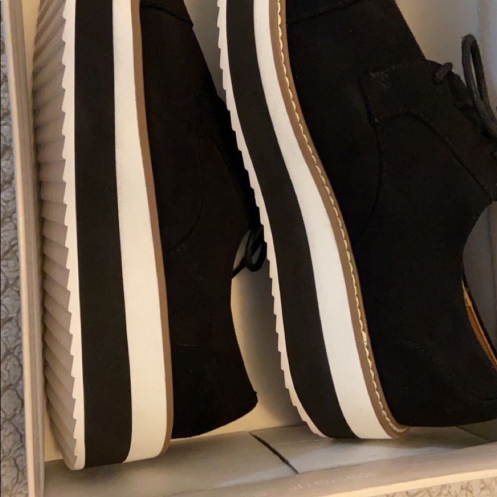 Brand new never worn platform Oxford